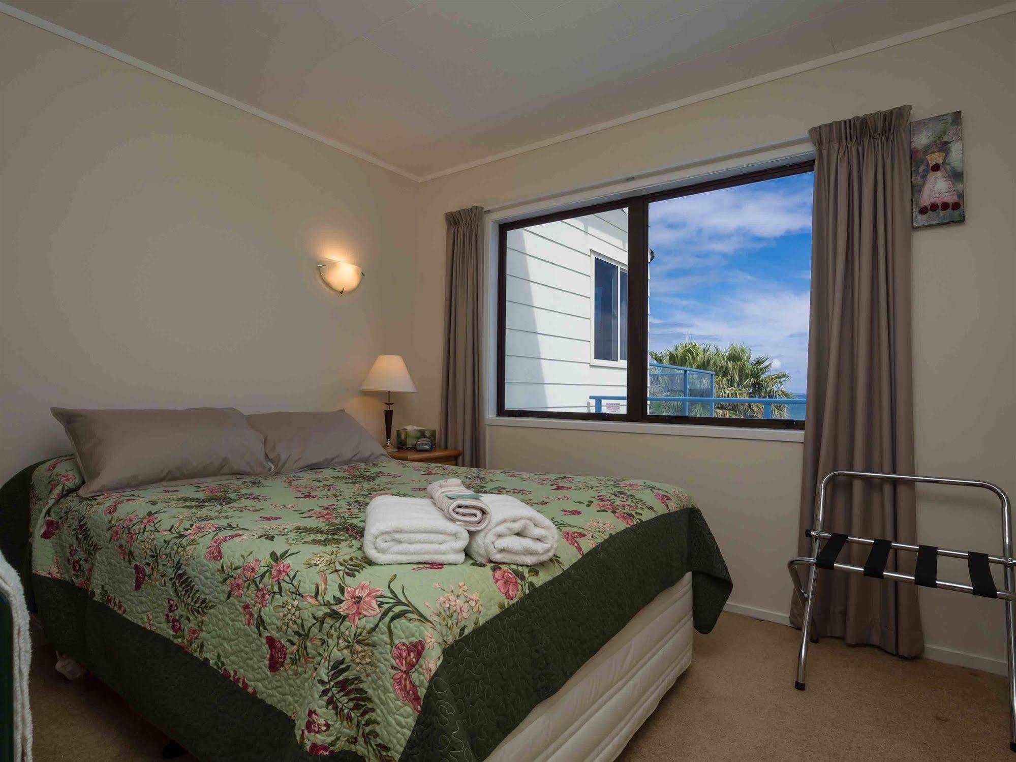 By The Bay Beachfront Apartments Mangonui Esterno foto