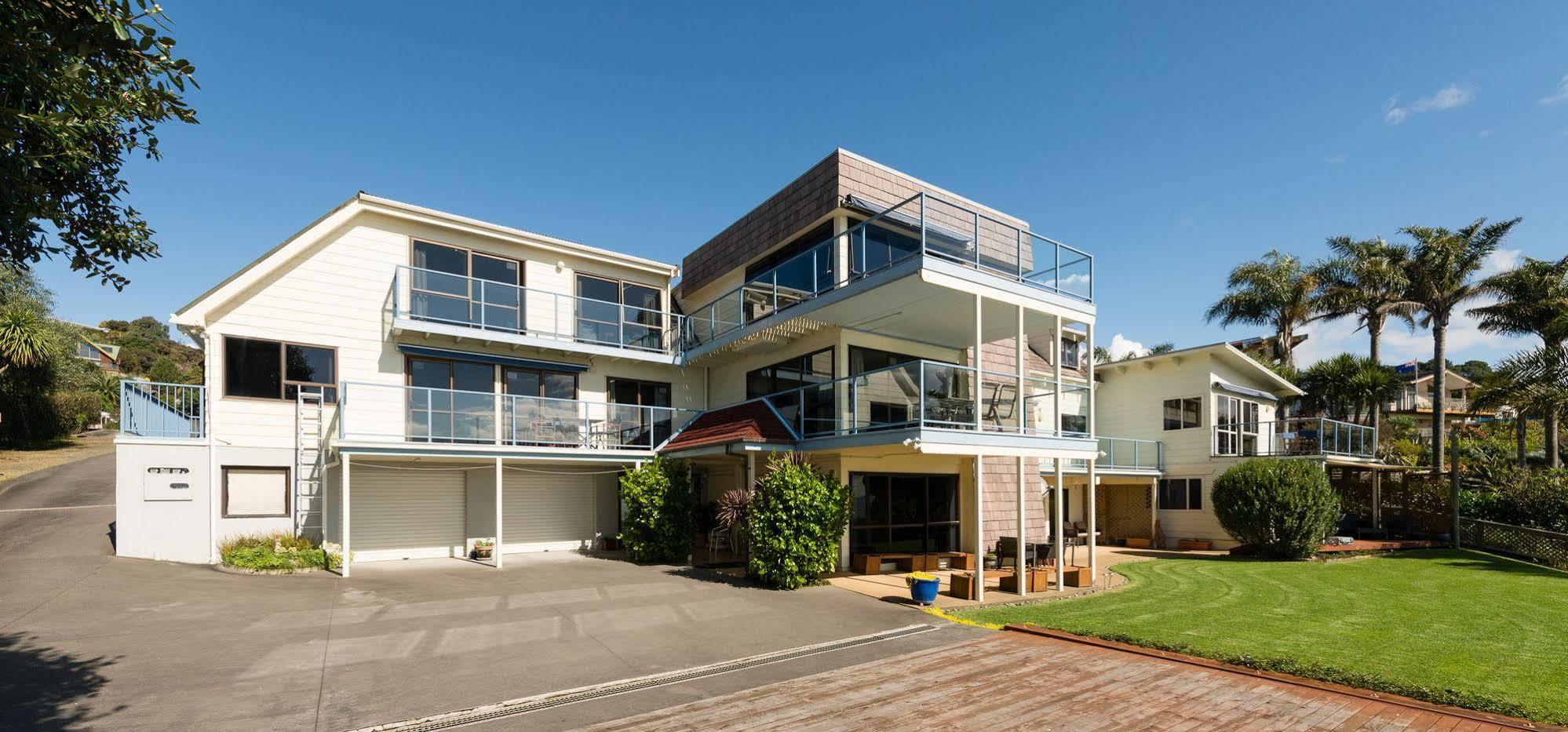 By The Bay Beachfront Apartments Mangonui Esterno foto